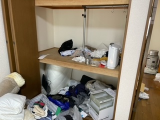 東京都荒川区のゴミ屋敷片付け，スペースこそ余っているものの使い切れていなかったクローゼット