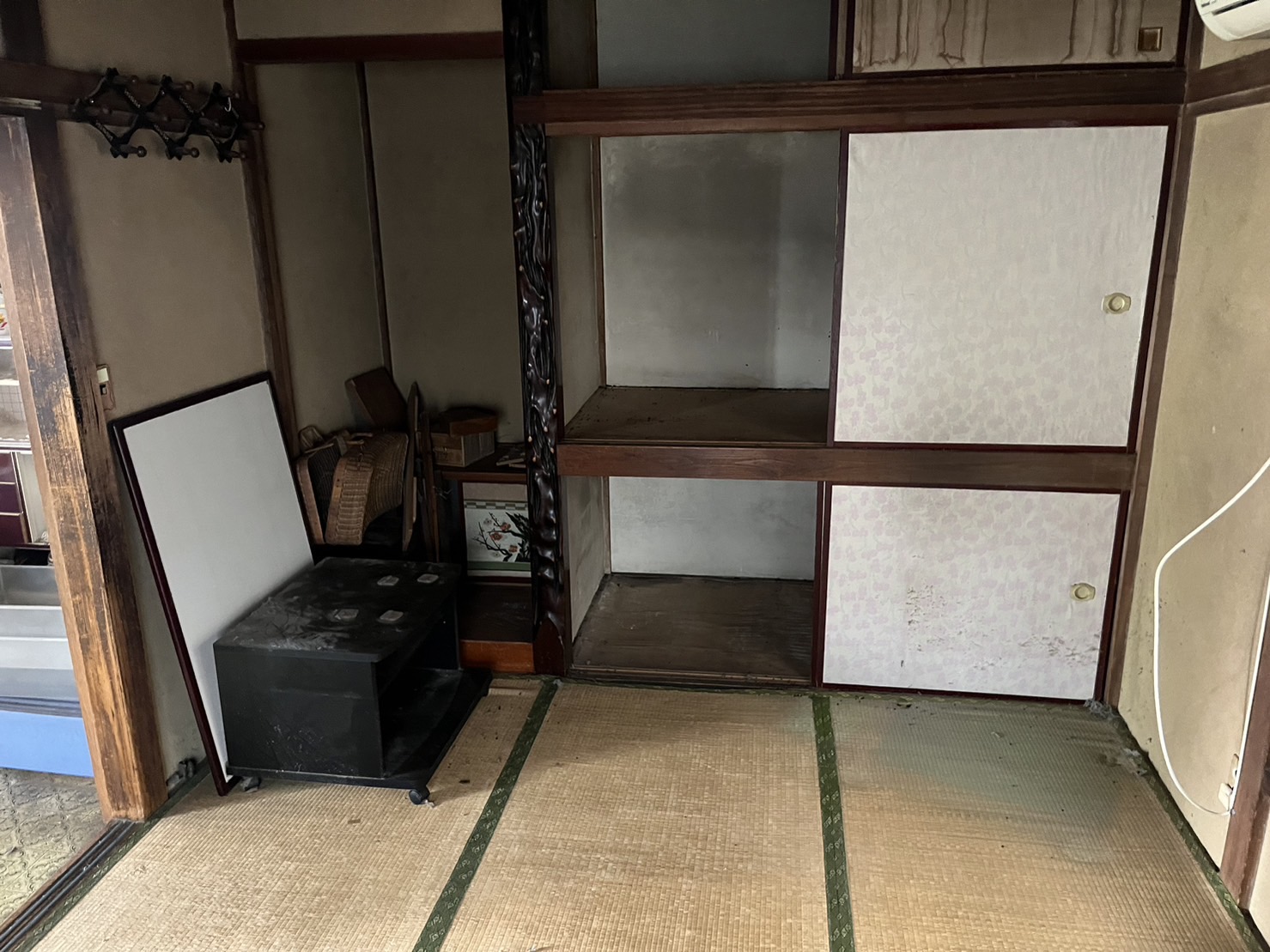 神奈川県横浜市西区にて住宅解体前の残置物撤去，床の間も押し入れも空になりキレイに片付いた様子