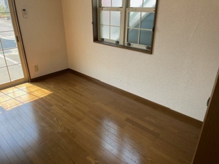 東京都荒川区のゴミ屋敷片付け，クローゼットの扉がスムーズに開閉できるようになった洋室