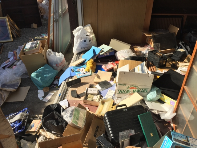 すでにゴミ屋敷になっている場合は片付け業者へ依頼しよう
