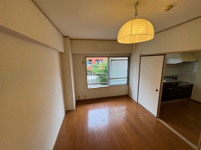 神奈川県横浜市中区 家具や家財が運び出された一室