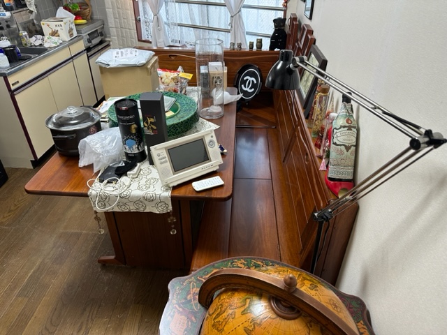 お片付け24時で大量の食器を回収した事例ビフォー