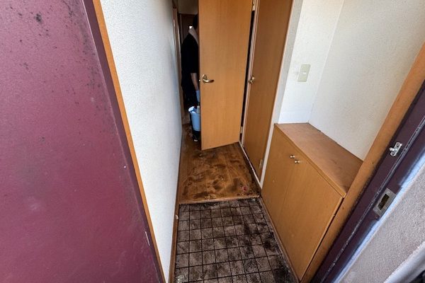 東京都中野区の不用品を回収した後の玄関