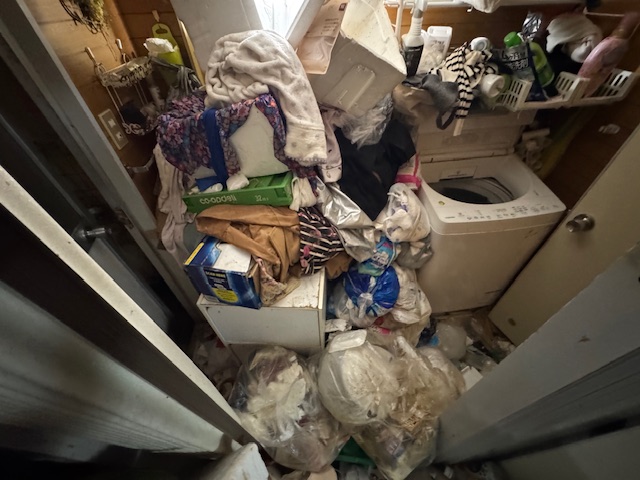 千葉県船橋市 大量のゴミがあふれかえった脱衣所