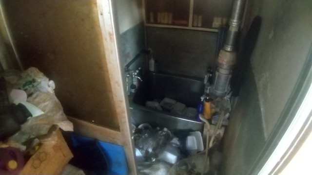 神奈川県横浜市保土ヶ谷区 ゴミが投げ込まれて汚い浴室