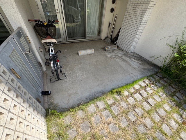 神奈川県川崎市麻生区 駐車場に停められた自転車